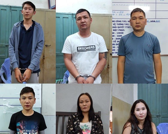 Bắt 6 người Mông Cổ móc túi du khách Nhật ở trung tâm Sài Gòn Các đối tượng móc túi bị công an bắt.