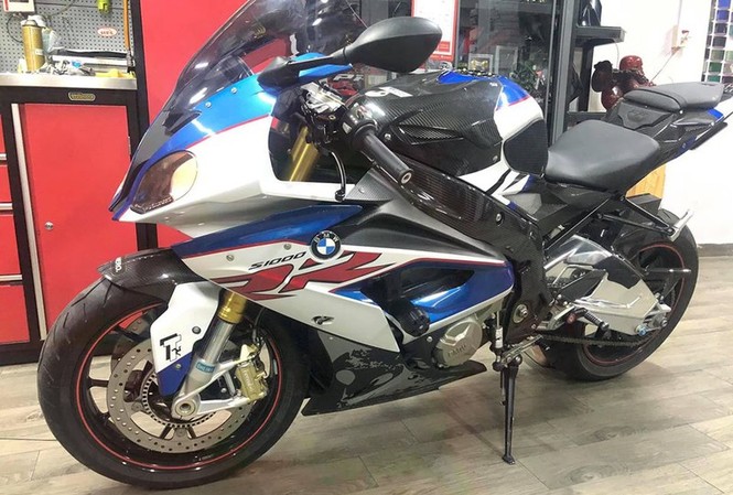 Tìm thấy mô tô BMW bị mất trộm nhờ tin nhắn từ số lạ Chiếc xe được tìm thấy nhờ tin nhắn từ số điện thoại lạ.