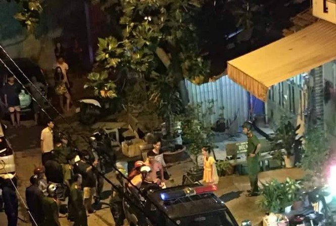 Hỗn chiến kinh hoàng trong quán nhậu ở Sài Gòn, một người bị chém gần lìa cánh tay Hiện trường vụ việc.