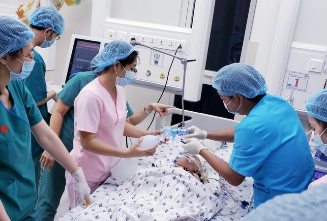 Hai bé song sinh dính nhau Diệu Nhi – Trúc Nhi đã tỉnh sau ca phẫu thuật Hai bé song sinh dính nhau được phẫu thuật tách rời ngày 15/7.