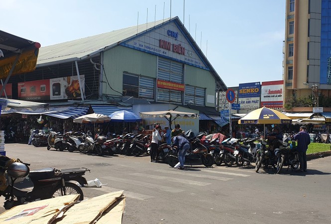 Trưởng ban quản lý chợ Kim Biên bị nam bảo vệ đâm chết Chợ Kim Biên nơi xảy ra vụ việc.