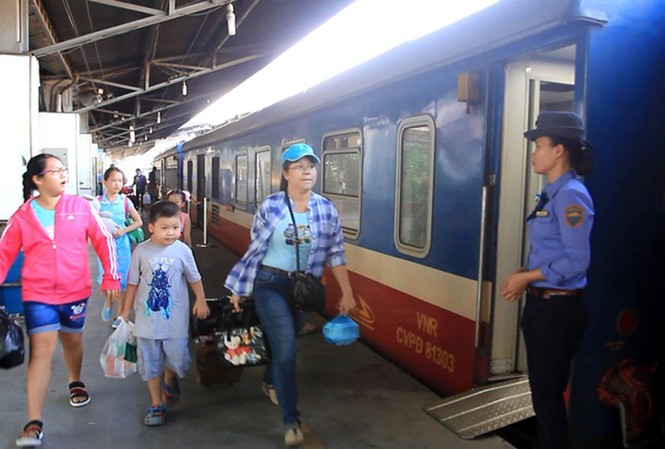 Đường sắt bán 6.000 vé tàu giảm nửa giá dịp trước Tết Nguyên đán 2021 Ga Sài Gòn bán 6.000 vé tàu giảm giá 50%.