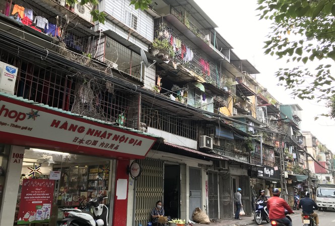 Cải tạo chung cư cũ ở Hà Nội: Nhiều hộ tầng 1 không hợp tác Nhiều căn hộ tại Tập thể Thành Công đã xuống cấp nghiêm trọng
Ảnh: Minh Tuấn