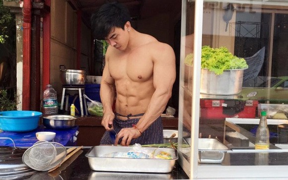 Hội trai đẹp bán... mì gây 'sốt' ở Thái Lan Hội trai đẹp bán... mì gây 'sốt' ở Thái Lan