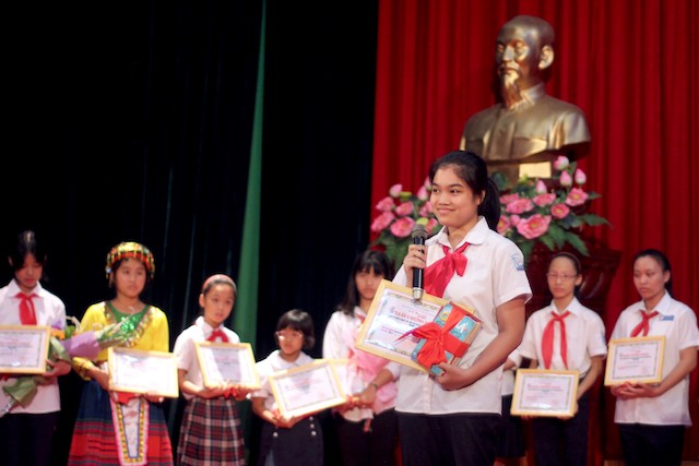 Thiếu nhi Thủ đô thi viết về cuốn sách yêu thích Em Chu Thị Minh Giang (giải Nhất)