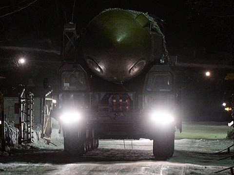 Nga phóng thử thành công tên lửa ICBM Topol-M Tên lửa đạn đạo liên lục địa Topol trên xe cơ động của Nga