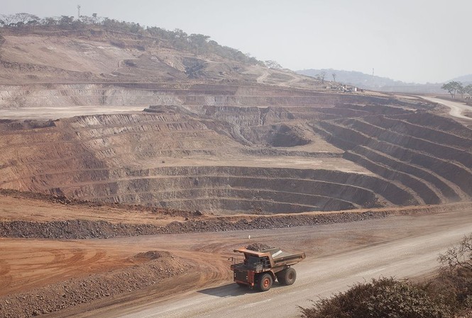 Sập hầm mỏ, 41 thợ khai thác trái phép mất mạng Một khu mỏ ở Congo. Ảnh: Bloomberg