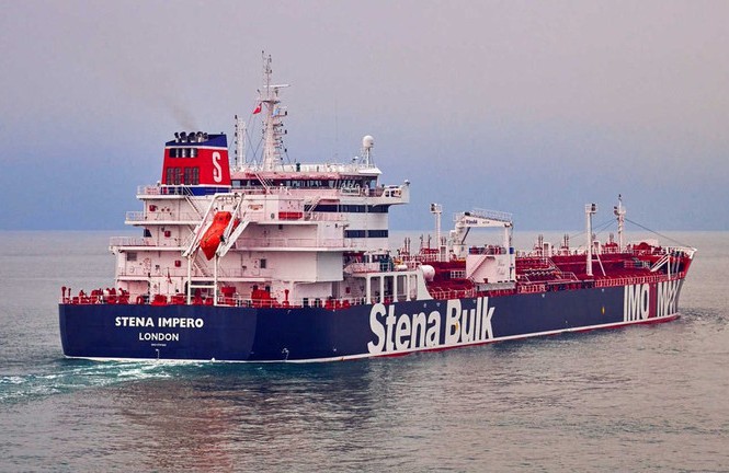 Căng thẳng đỉnh điểm: Iran chặn hai tàu chở dầu Anh, bắt giữ một tàu Tàu Stena Impero. Ảnh: Reuters