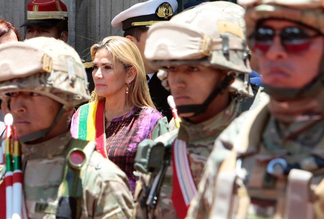 Tổng thống lâm thời của Bolivia bị doạ giết Bà Jeanine Anez. Ảnh: Reuters