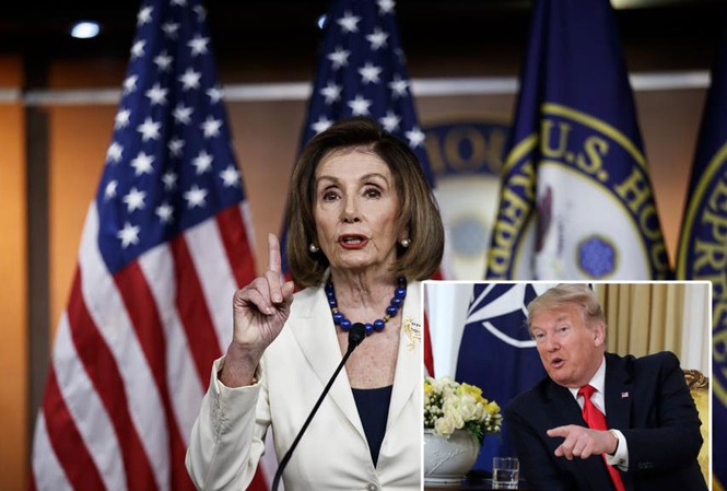 Đứng trước nguy cơ bị luận tội, ông Trump đáp trả đầy thách thức Chủ tịch Hạ viện Mỹ Nancy Pelosi và Tổng thống Mỹ Donald Trump. Ảnh: AP, Xinhua.
