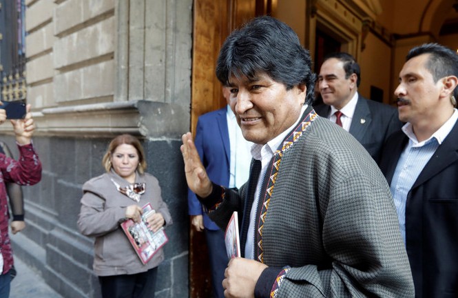 Cựu Tổng thống Bolivia vừa bị lật đổ Morales bất ngờ rời Mexico đến Cuba Ông Morales ở Mexico. Ảnh: Reuters
