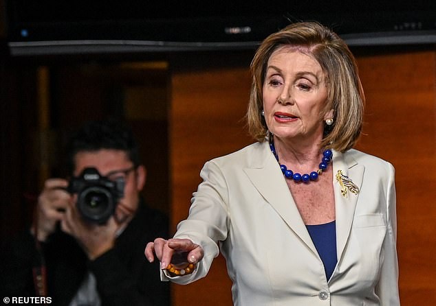 Chủ tjch Hạ viện Mỹ cảm thấy 'nực cười' khi đọc tâm thư của ông Trump Chủ tịch Hạ viện Nancy Pelosi. Ảnh: Reuters