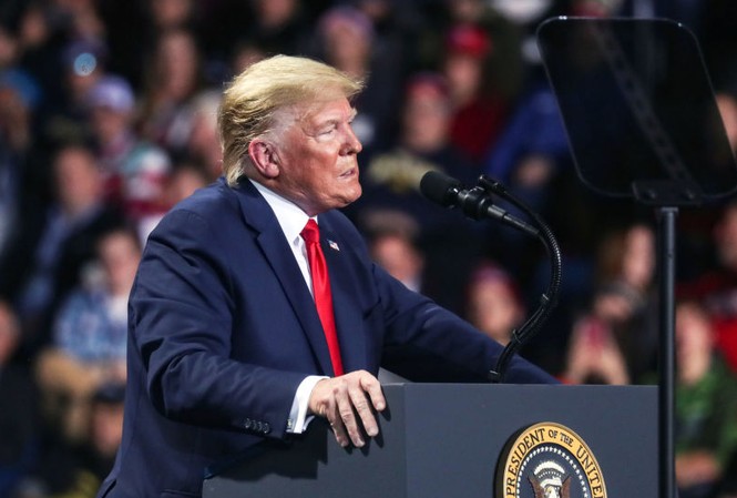 Bị luận tội, ông Trump nói đảng Dân chủ đang 'tự sát chính trị' Ông Trump phát biểu tối 18/12 sau cuộc bỏ phiếu của Hạ viện. Ảnh: Reuters