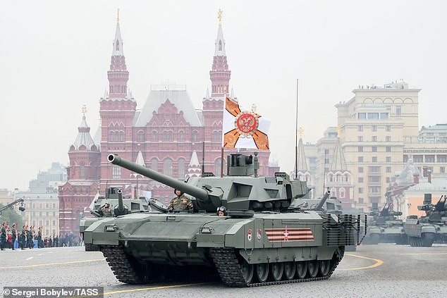 Nga có xe tăng đầu tiên trên thế giới được trang bị nhà vệ sinh Xe tăng T-14 Armata. Ảnh: Tass