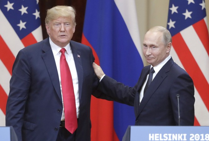 Ông Putin gửi điện thư chúc ông Trump sớm khỏi COVID-19 Tổng thống Nga Putin và Tổng thống Mỹ Trump. Ảnh: TNS