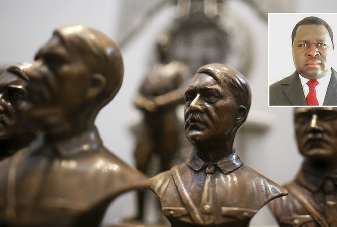 Một người có tên Adolf Hitler trúng cử Hội đồng quản lý ở Namibia Tượng chân dung trùm phát xít Adolf Hitler (ảnh lớn) và ông Adolf Hitler Uunona (ảnh nhỏ).