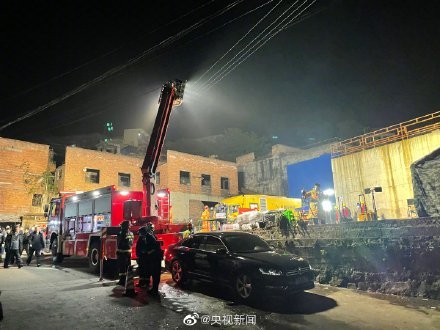 Trung Quốc: 18 thợ mỏ chết thảm vì ngộ độc khí CO2 Bên ngoài khu mỏ xảy ra tai nạn. Ảnh: Twitter