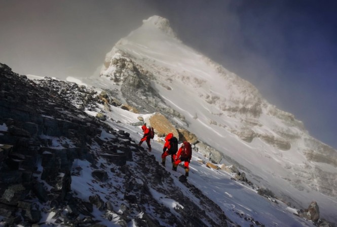 Trung Quốc - Nepal kết thúc nhiều năm tranh cãi, đỉnh Everest 'cao thêm' gần 1m Đỉnh Everest. Ảnh: AP