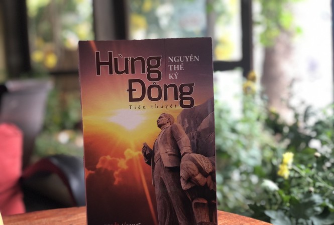 Chân dung nhà cách mạng Phan Đăng Lưu trong 'Hừng đông' Tiểu thuyết lịch sử Hừng đông. Ảnh: Y Nguyên.