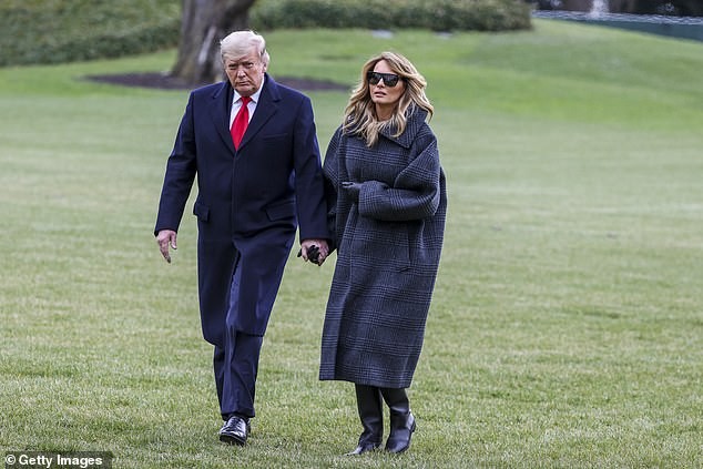 Chuẩn bị rời Nhà Trắng, bà Melania lặng lẽ dọn đồ vì sợ ông Trump nổi giận Bà Melania và ông Trump. Ảnh: Getty