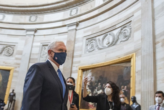 Sơ tán chậm, Phó Tổng thống Pence suýt chạm mặt nhóm bạo loạn Điện Capitol Phó Tổng thống Mike Pence. Ảnh: Washington Post