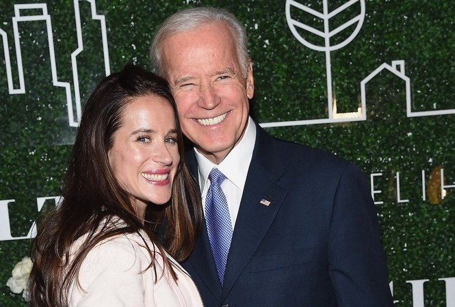 Ông Joe Biden và con gái Ashley. Ảnh: Getty