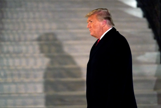 Ông Trump bị Iran giáng lệnh trừng phạt trong ngày cuối cùng làm Tổng thống Tổng thống Mỹ Donald Trump. Ảnh: AP