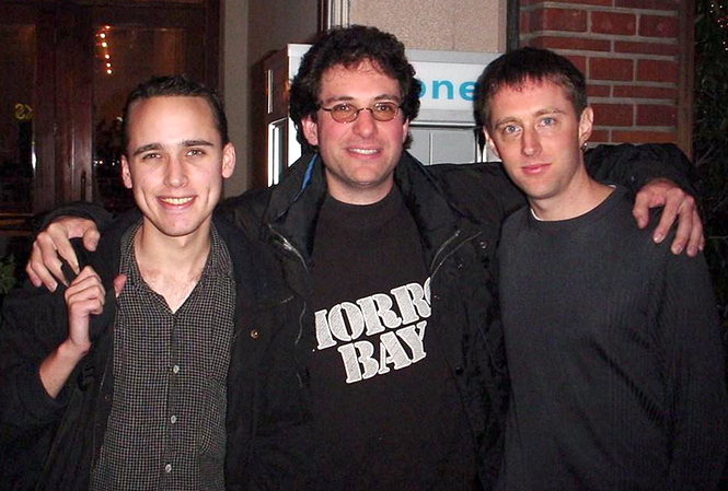 10 hacker khét tiếng nhất thế giới và số phận hiện nay Ba hacker khét tiếng (từ trái qua): Adrian Lamo, Kevin Mitnick, Kevin Poulsen. Ảnh chụp năm 2001. Nguồn: Wikipedia.