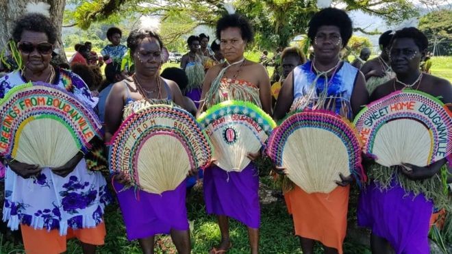 Thế giới sắp có một quốc gia mới? Phụ nữ Bougainville dự một lễ kỷ niệm hòa giải diễn ra trong tháng 11. Ảnh: Getty Images.