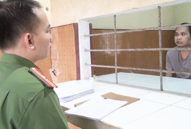 Quảng Ngãi: Giả danh công an, viện kiểm sát lừa đảo hàng trăm tỷ đồng qua điện thoại Một trong 5 đối tượng tại cơ quan công an. Ảnh: Công an cung cấp