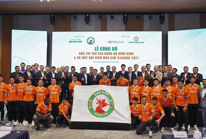 Quay lại sân chơi V.League , CLB Bình Định nhận tài trợ 'khủng' 300 tỷ CLB bóng đá Bình Định đã làm lễ ra mắt nhà tài trợ mới và công bố đội hình mùa giải V.League 2021.