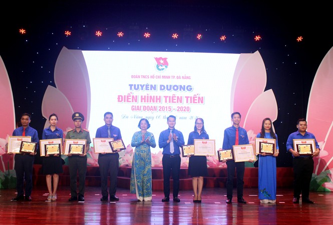 Tuyên dương 100 cán bộ Đoàn tiêu biểu trong phong trào thi đua yêu nước Thành Đoàn Đà Nẵng tuyên dương 10 tập thể tiêu biểu cấp thành phố trong phong trào thi đua yêu nước