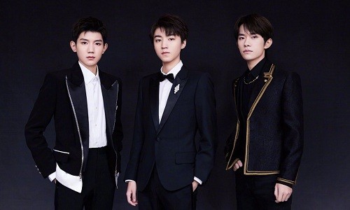 Trong thế giới fangirl: TFBOYS là những vì tinh tú, tôi chỉ là cô bé ngắm sao trời Trong thế giới fangirl: TFBOYS là những vì tinh tú, tôi chỉ là cô bé ngắm sao trời