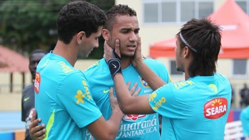 Sao Brazil 'xin phép' Neymar trước khi gia nhập Real Neymar tin Danilo sẽ thành công ở Real Madrid.