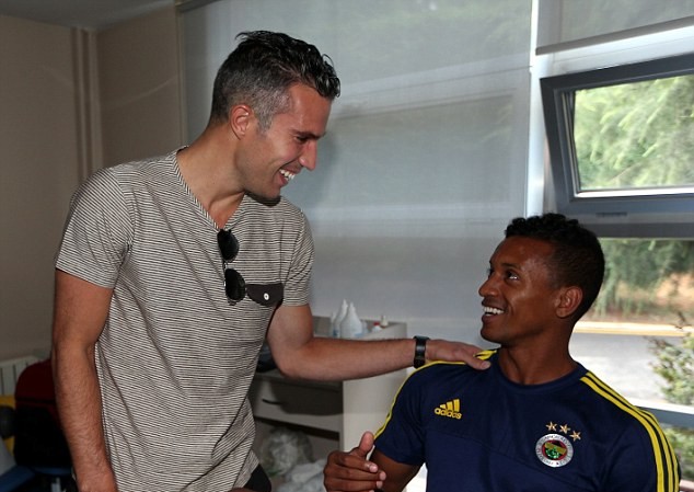 Van Persie và Nani sớm tái ngộ M.U? Van Persie - Nani đứng trước cơ hội tái ngộ M.U ở vòng play-off Champions League.