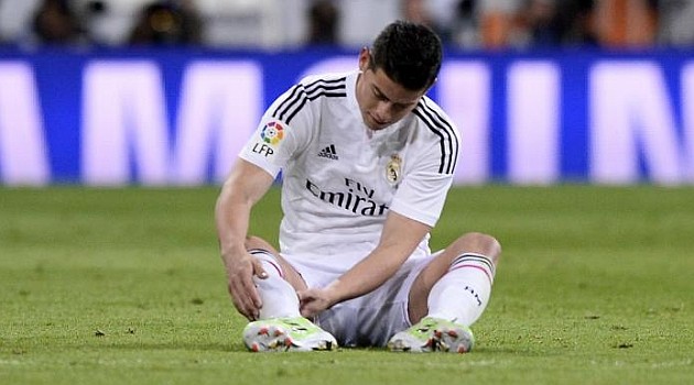 Real Madrid nhận liên tiếp 2 hung tin James Rodriguez lại dính chấn thương.