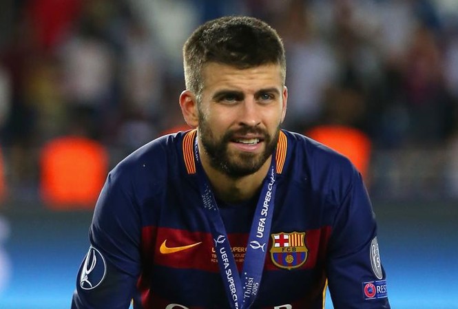 Nổ quá đà, Pique suýt mất 7,5 triệu bảng Pique suýt mất 7,5 triệu bảng để mua áo cho các fan.