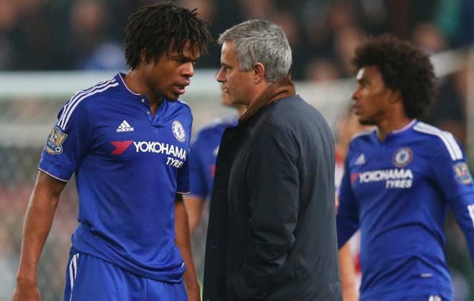 Sao Chelsea lập kế hoạch 'giải cứu' Mourinho Remy muốn Mourinho tiếp tục dẫn dắt Chelsea.