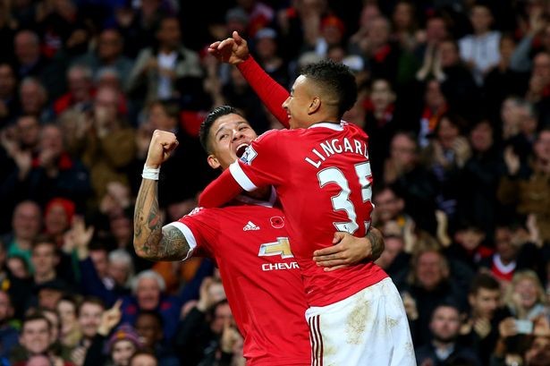 Sao trẻ lập công, M.U lập kỷ lục giữ sạch lưới Jesse Lingard ăn mừng bàn thắng.