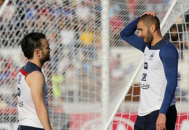 Benzema phản pháo Valbuena “vụ dùng clip sex tống tiền” Benzema nói rằng Valbuena đã hiểu lầm mình.