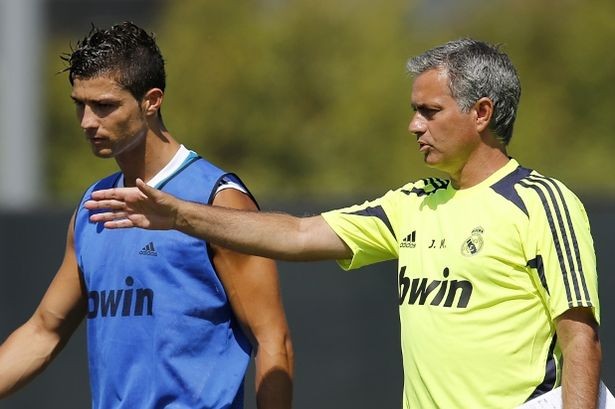 BẢN TIN Thể thao: M.U chọn Mourinho hay Ronaldo? Mourinho và Ronaldo có mối quan hệ không mấy tốt đẹp.