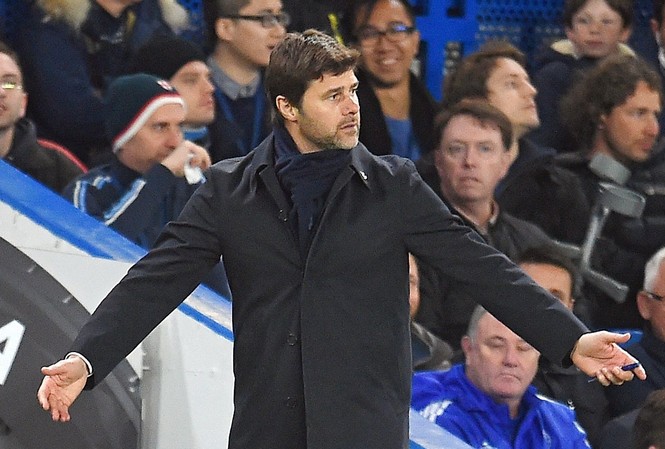 HLV Tottenham nói gì khi dâng chức vô địch cho Leicester? HLV Mauricio Pochettino tiếc khi Tottenham không thể đánh bại Chelsea.