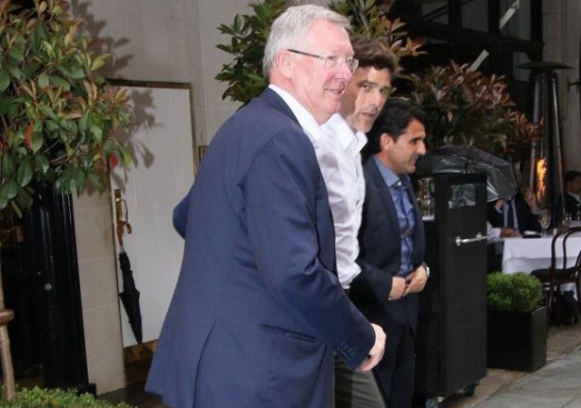 Sir Alex ra tay, Pochettino thay Van Gaal? Sir Alex bị phát hiện đi ăn trưa với Pochettino.