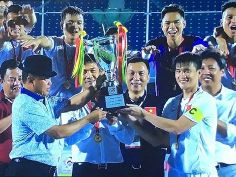 BẢN TIN Thể thao: Vùi dập Singapore, ĐT Việt Nam nhận thưởng 1 tỷ đồng ĐT Việt Nam nhận thưởng 1 tỷ đồng.