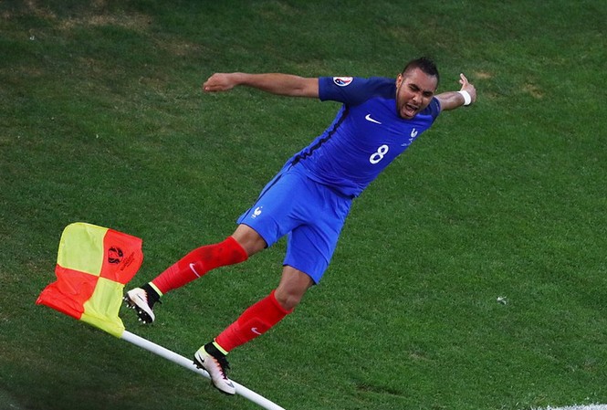 Dimitri Payet nói gì sau khi đưa Pháp vào vòng 1/8 Payet tiếp tục tỏa sáng trong màu áo tuyển Pháp. (Nguồn: Getty Images)