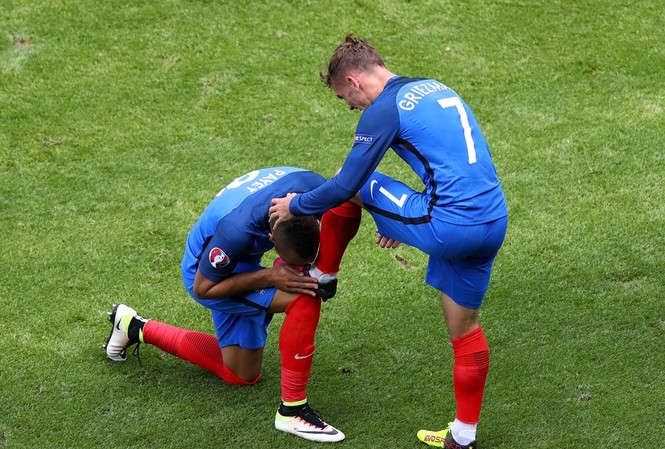 Griezmann lập cú đúp, Pháp ngược dòng thắng CH Ireland Griezmann lập cú đúp chỉ trong vòng 3 phút.
