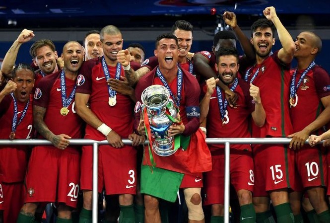 Bồ Đào Nha và Pháp thăng tiến trên bảng xếp hạng FIFA Bồ Đào Nha lên hạng 6 thế giới.