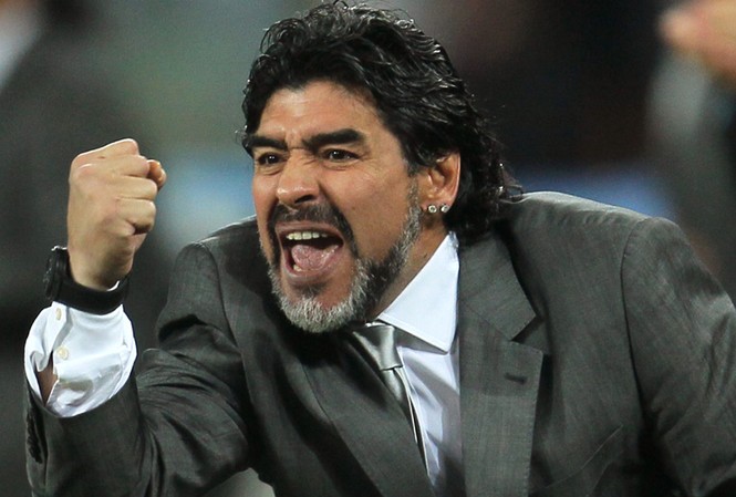 Cuồng ghế HLV Argentina, Maradona sẵn sàng làm miễn phí Diego Maradona thời còn dẫn dắt ĐT Argentina.