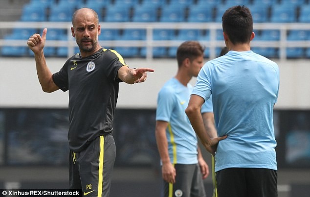 HLV Guardiola thiết quân luật tại Man City HLV Guardiola thiết quân luật chuyện ăn uống.
