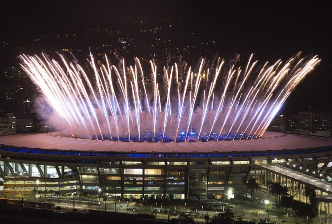 Khai mạc Olympic 2016: Rực rỡ pháo hoa, rộn ràng hát ca Pháo hoa rực sáng sân Maracana trong đêm khai mạc Olympic 2016.